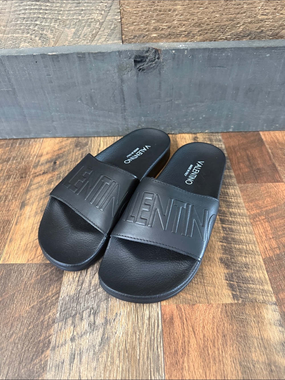 Valentino Garavani VLTN Logo Pool Slides Black Made in Italy Size 40 / US 7